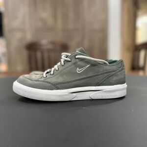 90s Nike GTS mens 6 or women’s 7.5.